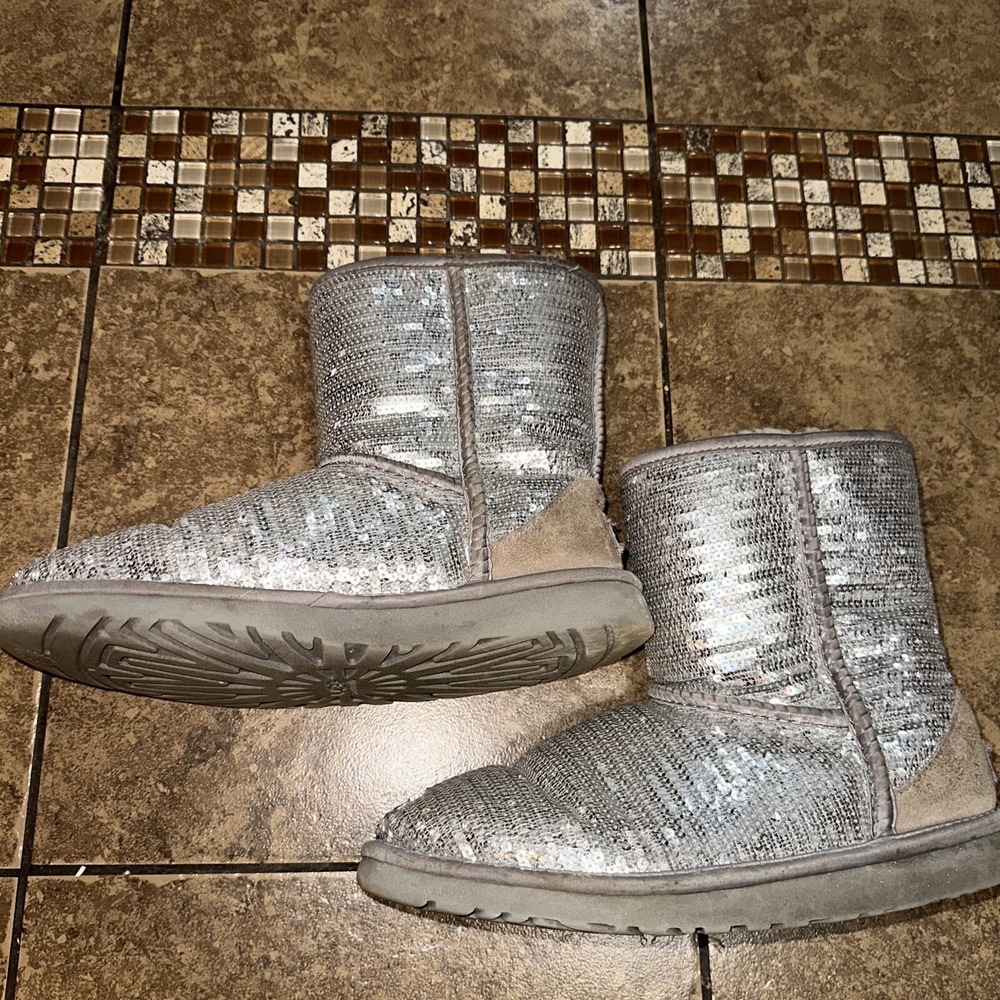 VINTAGE RARE UGG AUSTRALIA SILVER SEQUINS WOMENS SZ 6 - Picture 6 of 8